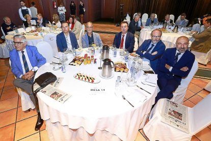 Lucino Calzada, Ignacio Ramos, Ciriaco Rodríguez, David Vallejo, Agustín Tapia y Francisco del Cura.