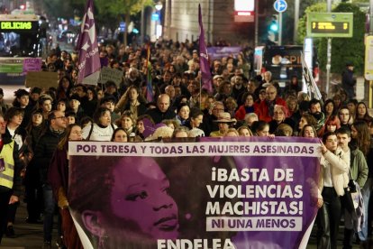 Foto de la manifestación con motivo del Día Internacional Contra la Violencia de Género. -PHOTOGENIC.