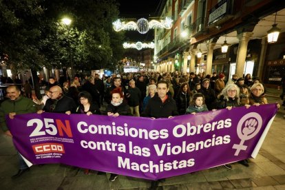 Foto de la manifestación con motivo del Día Internacional Contra la Violencia de Género. -PHOTOGENIC.