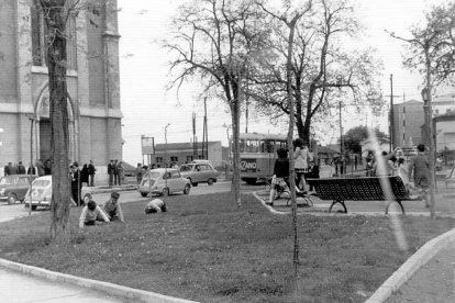 Ambiente de la plaza Rafael Cano en los años 70. ARCHIVO MUNICIPAL