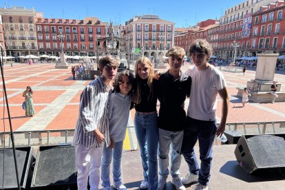 Protagonistas de 'Voy a pasármelo bien' en Valladolid.- E. M.