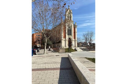 Plaza Rafael Cano del barrio La Pilarica de Valladolid.- J. M. LOSTAU