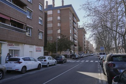Paseo del Cauce del barrio La Pilarica de Valladolid.- J. M. LOSTAU