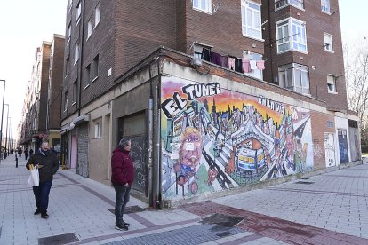 Esquina de la calle Nueva del Carmen con la calle Nochevieja del barrio La Pilarica de Valladolid.- J. M. LOSTAU