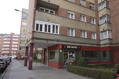 Calle Doce de Octubre del barrio La Pilarica de Valladolid.- J. M. LOSTAU