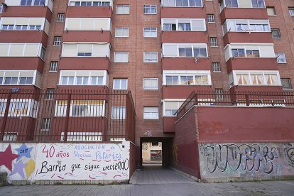 Calle Doce de Octubre del barrio La Pilarica de Valladolid.- J. M. LOSTAU