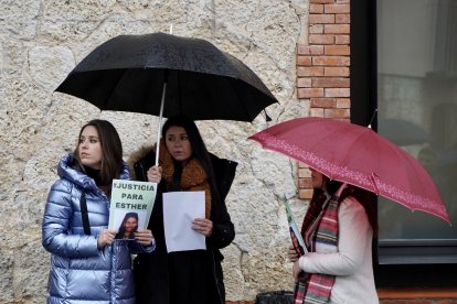 Concentración por la muerte de Esther López en Traspinedo. ICAL