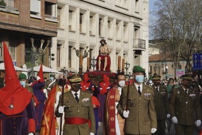 Sábado de Pasión- La Hermandad del Santo Cristo de los Artilleros procesiona desde la iglesia penitencial de la Santa Vera Cruz.- ICAL