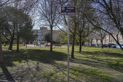 Parque de la Madre Amadora del barrio La Pilarica de Valladolid.- J. M. LOSTAU