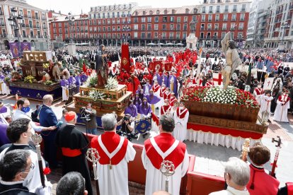 Domingo de Resurrección - El Encuentro de Jesús Resucitado con la Virgen de la Alegría.- J. M. LOSTAU