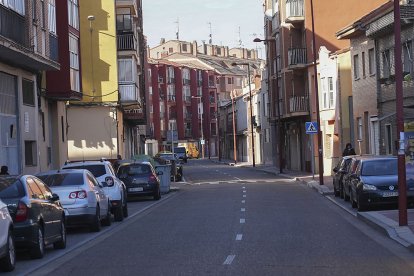 Calle Puente de la Reina del barrio La Pilarica de Valladolid.- J. M. LOSTAU