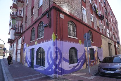 Calle Compostela con calle Puente de la Reina del barrio La Pilarica de Valladolid.- J. M. LOSTAU