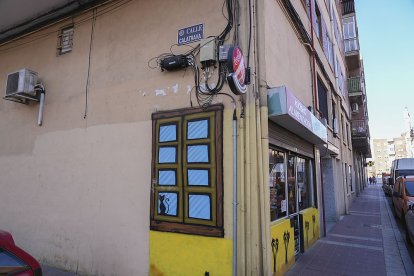 Calle Calatrava con calle Puente de la Reina del barrio La Pilarica de Valladolid.- J. M. LOSTAU