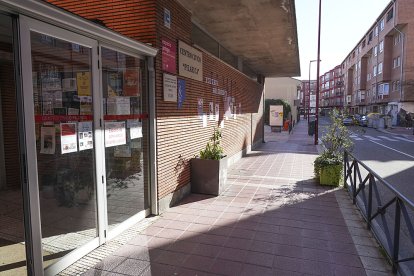 Calle Puente de la Reina del barrio La Pilarica de Valladolid.- J. M. LOSTAU