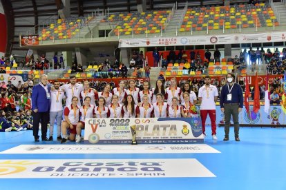 Selección juvenil femenina en la Copa de España del CESA. / FCYLBM