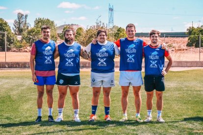 Algunos de los fichajes en el primer entrenamiento del VRAC. / VRAC