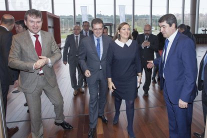Congreso Somos Castilla y León El alcalde de Burgos, Javier Lacalle, junto a José Luis Ulibarri, Milagros Marcos, y Pablo Lago.