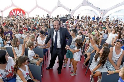 Espectáculo de magia infantil en la Cúpula del Milenio, imagen de archivo. J. M. LOSTAU