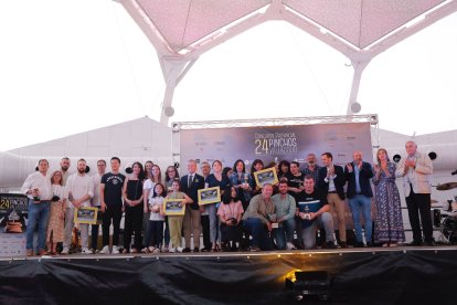 Foto de familia con todos los premiados.