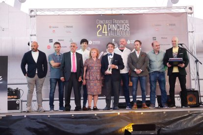 Foto de familia de los galardonados.
