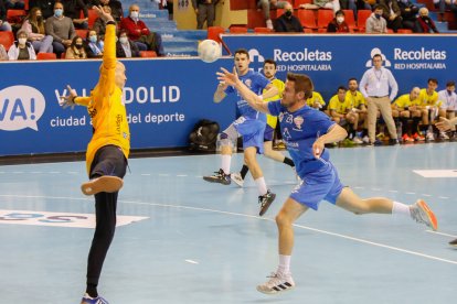 Recoletas Atlético Valladolid - Bidasoa. / J. M. LOSTAU