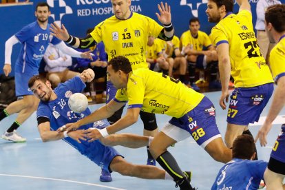 Recoletas Atlético Valladolid - Bidasoa. / J. M. LOSTAU