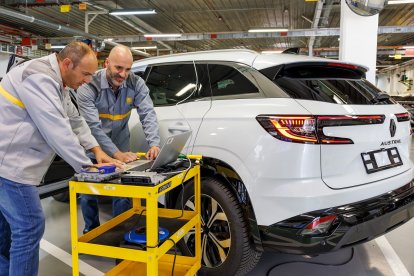 Trabajadores de Renault.- E.M.