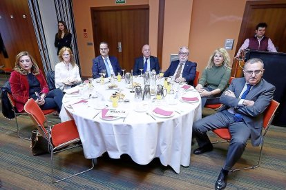 Elena del Bosque (Inmobiliaria Elva), Ana Frechilla (VSIETE), Cayetano Cifuentes (Asesoría Cayetano Cifuentes), Jorge Ruiz (Autocares Interbús), Juan Useros (Club Empresas Valladolid), Nieves Luquero (El Mundo CyL) y Alfonso Jaén (Lacteacyl).