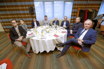 Pablo Gómez y María García (Grupo Inmeva), Eduardo Fernández y Jaime Fernández (Plumtic), José Ramón Perán (Cartif), Joaquín Moldes (Edigrup Media), Vicente González (Avenet IT) y Fernando Pérez (Aetical).
