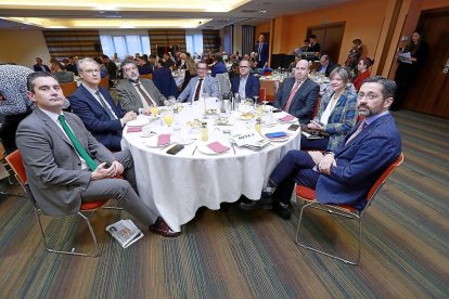 José Luis de la Fuente, José Aurelio Revuelta y Francisco Temprano (RTVCyL), Narciso Prieto (Caja Rural de Zamora), Florencio Carrera (La 8 de Valladolid y Es Radio), Ricardo Gª Ureta (El Mundo-Correo de Burgos), Mercedes Rodríguez (Caja Viva-Caja Rural) y Eduardo Álvarez (RTVCyL).