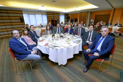 Modesto Mezquita (Innovación y Desarrollo Económico Ayto. Valladolid), Noemí Revuelta (CCOO CyL), Eduardo Gordaliza (RTVCyL), Ruth Álvarez y Francisco  Sardón (Predif), Felipe Ramos (El Mundo CyL), David Esteban (Cecale), José Antonio Otero (UEMC) y  Luis Chico (Acaltur).