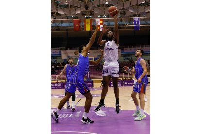 UEMC Real Valladolid Baloncesto - Almansa. / LOSTAU