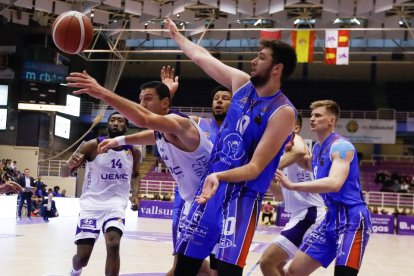 UEMC Real Valladolid Baloncesto - Almansa. / LOSTAU