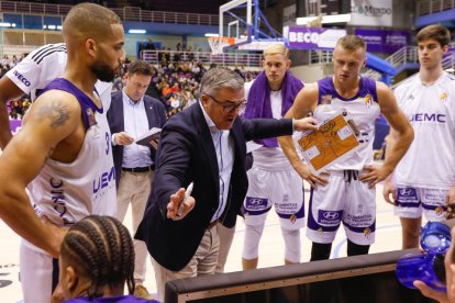UEMC Real Valladolid Baloncesto - Almansa. / LOSTAU