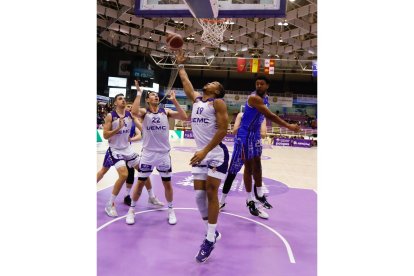 UEMC Real Valladolid Baloncesto - Almansa. / LOSTAU