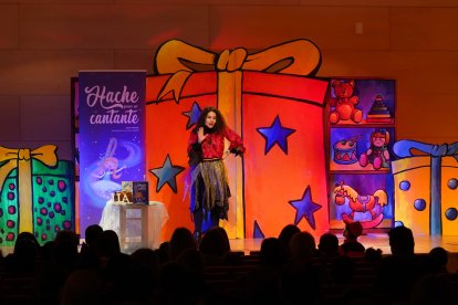 La Fundación de Castilla y León organiza una jornada de Carnaval para dar a conocer las Cortes a los niños. -ICAL