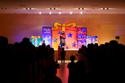 La Fundación de Castilla y León organiza una jornada de Carnaval para dar a conocer las Cortes a los niños. .ICAL