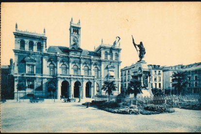 Postal de la estatua del Conde Ansúrez de 1920. ARCHIVO MUNICIPAL