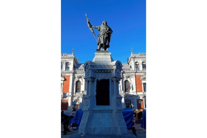 Estatua del Conde Ansúrez en la Plaza Mayor de Valladolid en la actualidad.- J. M. LOSTAU