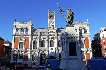 Estatua del Conde Ansúrez en la Plaza Mayor de Valladolid en la actualidad.- J. M. LOSTAU