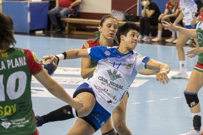 Cristina Cifuentes, en plena acción ante el Sant Quirze. / PHOTOGENIC