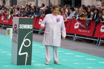 La abogada Cristina Almeida en la alfombra verde de la clausura de la 67ª Semana Internacional de Cine de Valladolid. -ICAL