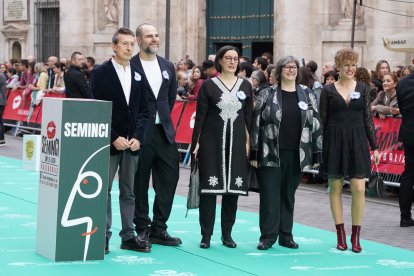 El Jurado Arcoíris de la Seminci en la alfombra verde de la clausura. -ICAL