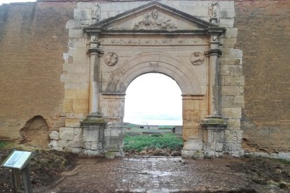 Restos de la iglesia de San Juan Bautista en Tamariz de Campos.- HISPANIA NOSTRA