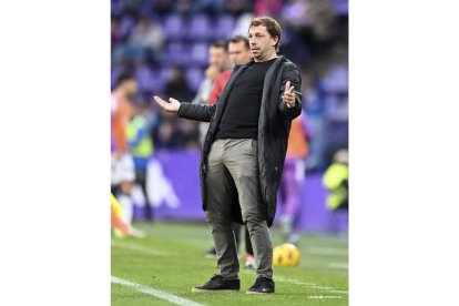 Mújika, en la banda de Zorrilla. / LALIGA