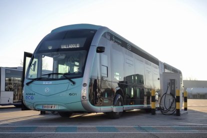 Imágenes de las pruebas que se han realizado con los nuevos autobuses eléctricos de Auvasa en Valladolid.-PHOTOGENIC/E. GARCÍA .