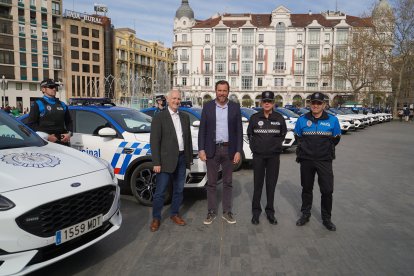 Presentación de los nuevos coches de la Policía de Valladolid. E.M.
