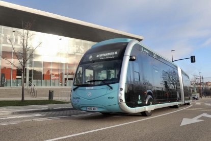 Imágenes de las pruebas que se han realizado con los nuevos autobuses eléctricos de Auvasa en Valladolid.-PHOTOGENIC/E. GARCÍA .