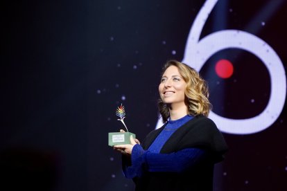 Dania Bdeir, Espiga Arcoíris por 'Warsha', en la gala de clausura de la 67ª Seminci. -ICAL