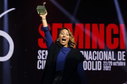 Dania Bdeir, Espiga Arcoíris por 'Warsha', en la gala de clausura de la 67ª Seminci. -J.M. LOSTAU